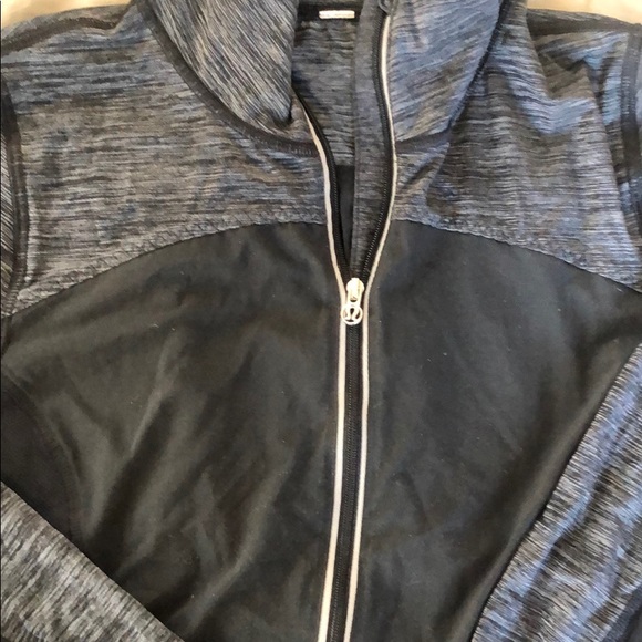Lululemon 1/4 Zip Runner’s Pullover - Picture 2 of 3